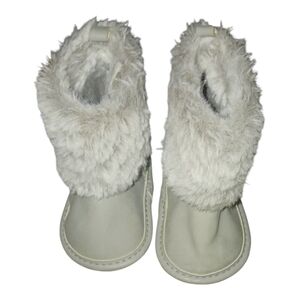 Carter's Infant/baby 0-3 months old shoes winter.Gray with Faux Fur